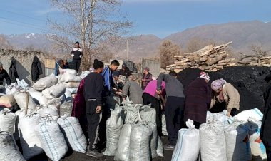 ТОГУЗ-ТОРО: МУКТАЖ БОЛГОН ҮЙ БҮЛӨЛӨРГӨ КӨМҮР ТАРАТЫЛДЫ