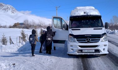 ОКУУЧУЛАР АВТОБУСТУУ БОЛУШТУ