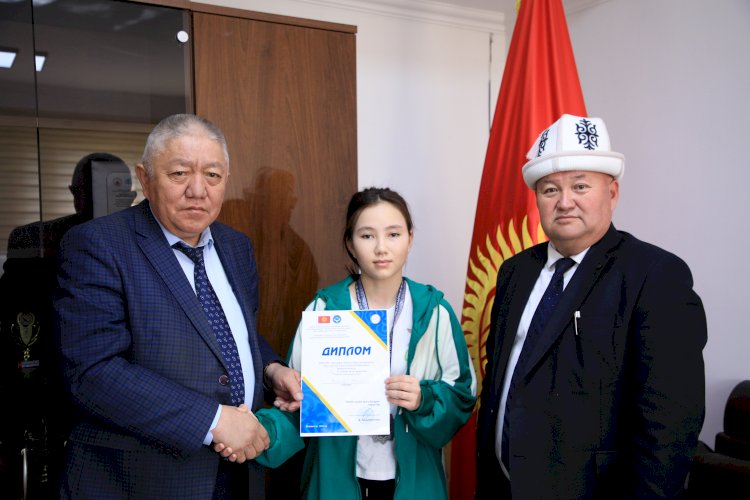 ЭАУнун СТУДЕНТИ ЖАЙНАГҮЛ МАНАСОВА БОКС БОЮНЧА КЫРГЫЗ РЕСПУБЛИКАСЫНЫН БИРИНЧИЛИГИНДЕ II ОРУНДУ ЭЭЛЕДИ