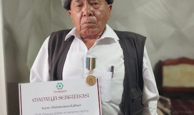 “Акыйкат” гезитинин кабарчысы Түрксой Эл аралык уюму тарабынан сыйланды