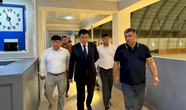 Тилек Текебаев спорт залдын курулуш иштери менен таанышты