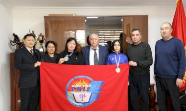 ЭАУнун СТУДЕНТТЕРИ АЛЫШ КҮРӨШҮ БОЮНЧА ДҮЙНӨЛҮК БИРИНЧИЛИКТЕРДИН КҮМҮШ МЕДАЛДАРЫН ЖЕҢИШТИ