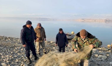 Токтогул суу сактагычынан 2500 метр синтетикалык торлор чогултулуп, жокко чыгарылды