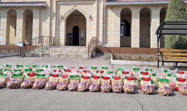 Аксыда 200 балага кийим-кече, 60 үй-бүлөгө азык-түлүк таратылды