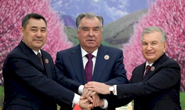 Үч мамлекеттин мамлекеттик чек араларынын кесилишкен чекити жөнүндө келишимге жана Түбөлүк достук жөнүндө Худжанд декларациясына кол коюлду