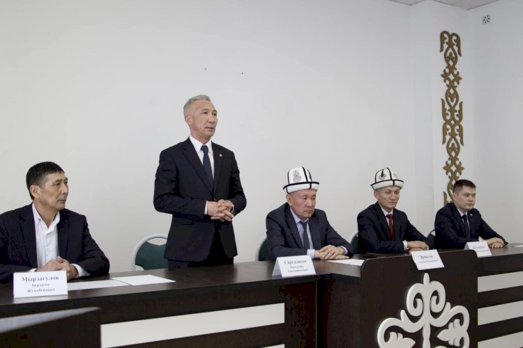 ЖАҢЫ ЖЕТЕКЧИ КЫЗМАТКА КИРИШТИ