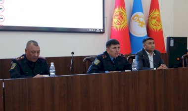 Жалал-Абадда мамлекеттик кызматкерлерге жол эрежелери боюнча түшүнүк берилди