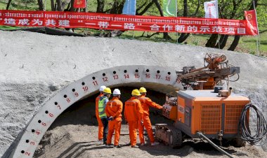 Сузакта Кытай—Кыргызстан—Өзбекстан темир жолунун 12 чакырымдык өтмөгү курула баштады