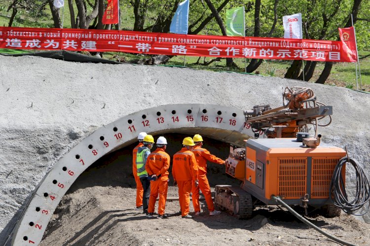 Сузакта Кытай—Кыргызстан—Өзбекстан темир жолунун 12 чакырымдык өтмөгү курула баштады
