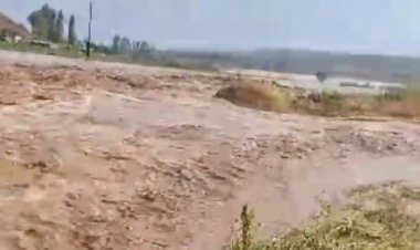 Аксыда сел жүрүп, 2 турак үй, ички жолдор, 20 гектардай эгин талаасына зыян тийди