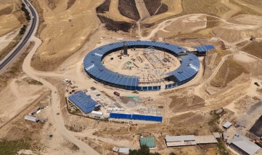 Тилек Текебаев Сузак районундагы жаңы кирпич заводунун курулуш иштери менен таанышты