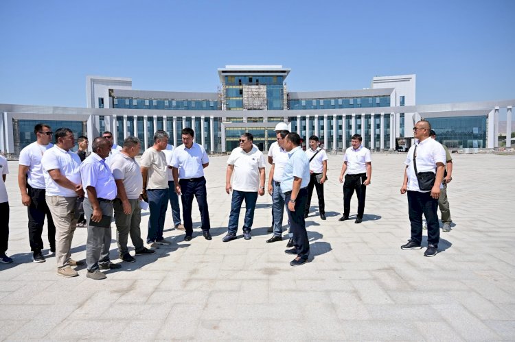 Камчыбек Ташиев Жалал-Абад шаарындагы жаңы административдик имараттын курулушунан кабар алды