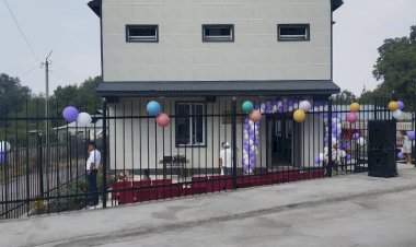 Көк-Жаңгактагы архив кызматкерлери 47 жылдан кийин жаңы имараттуу болушту (cүрөт баян)