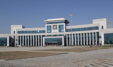 ЖК Жалал-Абад шаарын Манас шаары деп өзгөртүү боюнча мыйзам долбоорун үч окууда колдоду