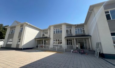 Сузактагы райондук оорукананын жугуштуу оорулар бөлүмүнүн имаратынын курулушу аягына чыгуу алдында турат (сүрөт баян)