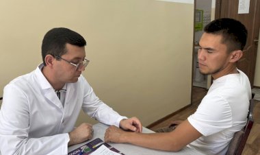 Жалал-Абадда алгачкы жолу Өзбекстандан келген дарыгерлердин делегациясы элди акысыз медициналык кароодон өткөрүштү