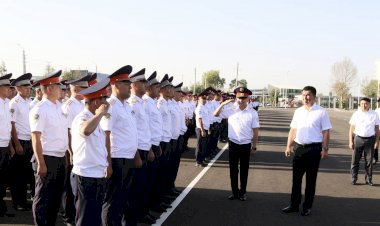 Жалал-Абад шаарында Эгемендүүлүк майрамына карата милиция кызматкерлеринин гарнизондук саптык кароосу өттү