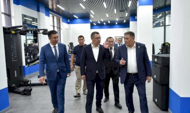 Президент Садыр Жапаров Жалал-Абаддагы жаңы бокс академиясы менен таанышты