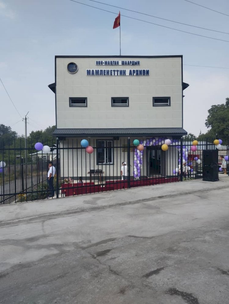 Көк-Жаңгактагы архив кызматкерлери 47 жылдан кийин жаңы имараттуу болушту (cүрөт баян)