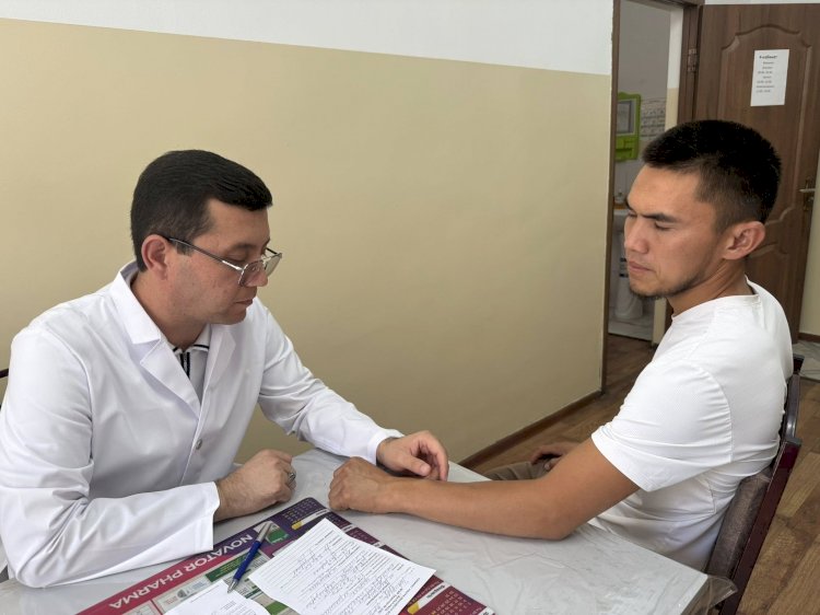 Жалал-Абадда алгачкы жолу Өзбекстандан келген дарыгерлердин делегациясы элди акысыз медициналык кароодон өткөрүштү