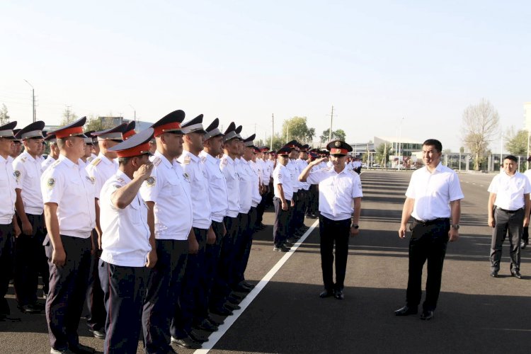 Жалал-Абад шаарында Эгемендүүлүк майрамына карата милиция кызматкерлеринин гарнизондук саптык кароосу өттү