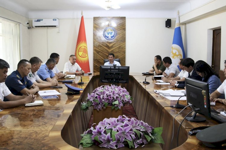 Жалал-Абад: облус жетекчиси мекеме-ишканаларга Эгемендүүлүк күнүнө карата күчөтүлгөн тартипте иш алып барууну тапшырды