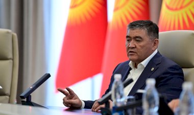 Камчыбек Ташиев Жалал-Абаддагы жаңы административдик имаратта жыйын өткөрдү