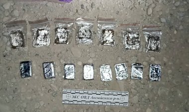 Аксы районунда баңгизатын сатып жүргөн эки жаран камакка алынды