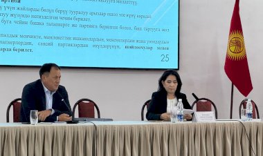 Жалал-Абаддагы район-шаарларда Жогорку Кеңештин депутаттарын мөөнөтүнөн мурда шайлоо тууралуу мыйзамга кирген өзгөртүүлөр боюнча жыйындар өтүүдө