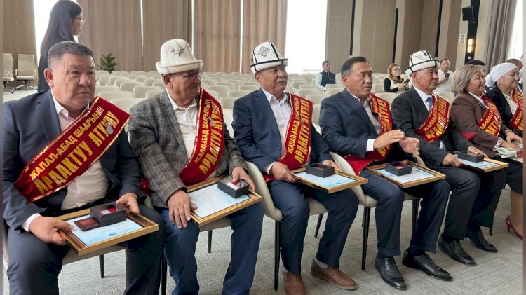 Жалал-Абадда ардактуу атуулдар сыйланды