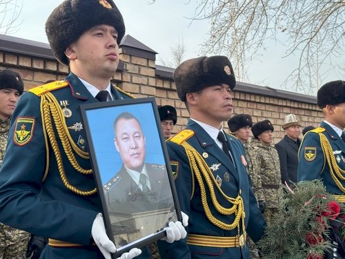 УКМКнын полковниги Эркин Маканбаев акыркы сапарга узатылды