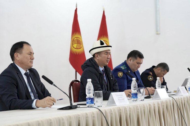 Облус башчысы Тилек Текебаев Сузак районунун тургундары менен жолугушту