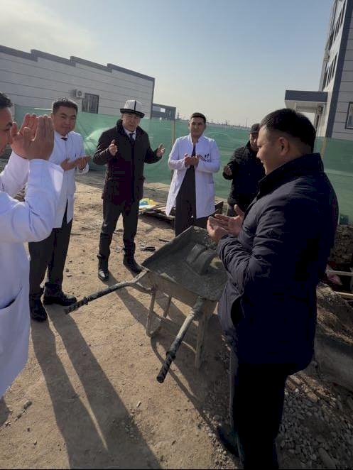 Сузак: «Алийма Ташиева» атындагы Эне жана баланы коргоо борборуна кошумча имараттын курулушу башталды