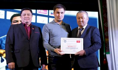 Манас шаарында ийгилик жараткан спортчулар жана алардын машыктыруучулары сыйланды