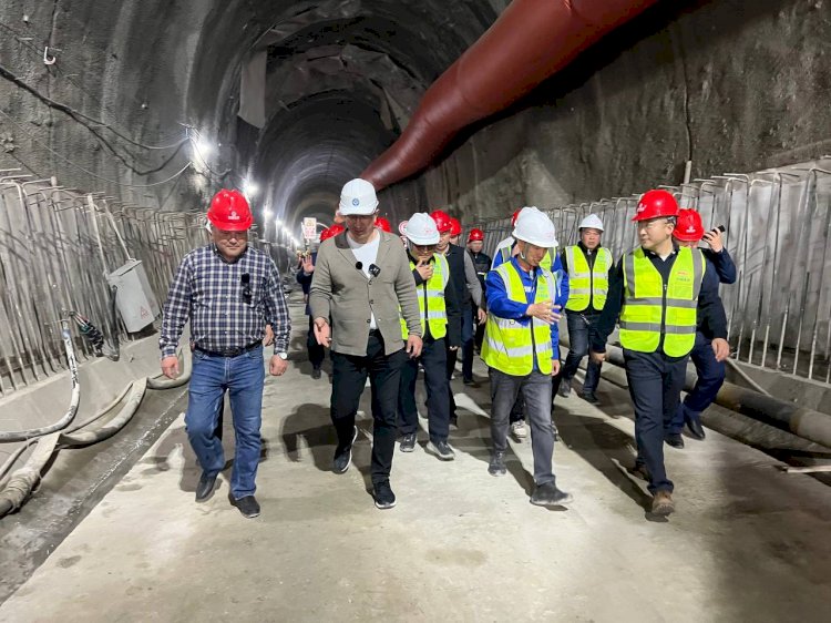 Облус башчысы  Кытай–Кыргызстан–Өзбекстан темир жолунун курулуш иштеринен кабар алды