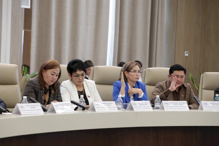 Манас шаардык депутаттар кеңешинин X чакырылышынын кезектеги XXV сессиясы болуп өттү (сүрөт баян)